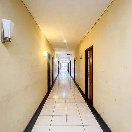 Urbanview Trisula Hotel Makassar Dış mekan fotoğraf
