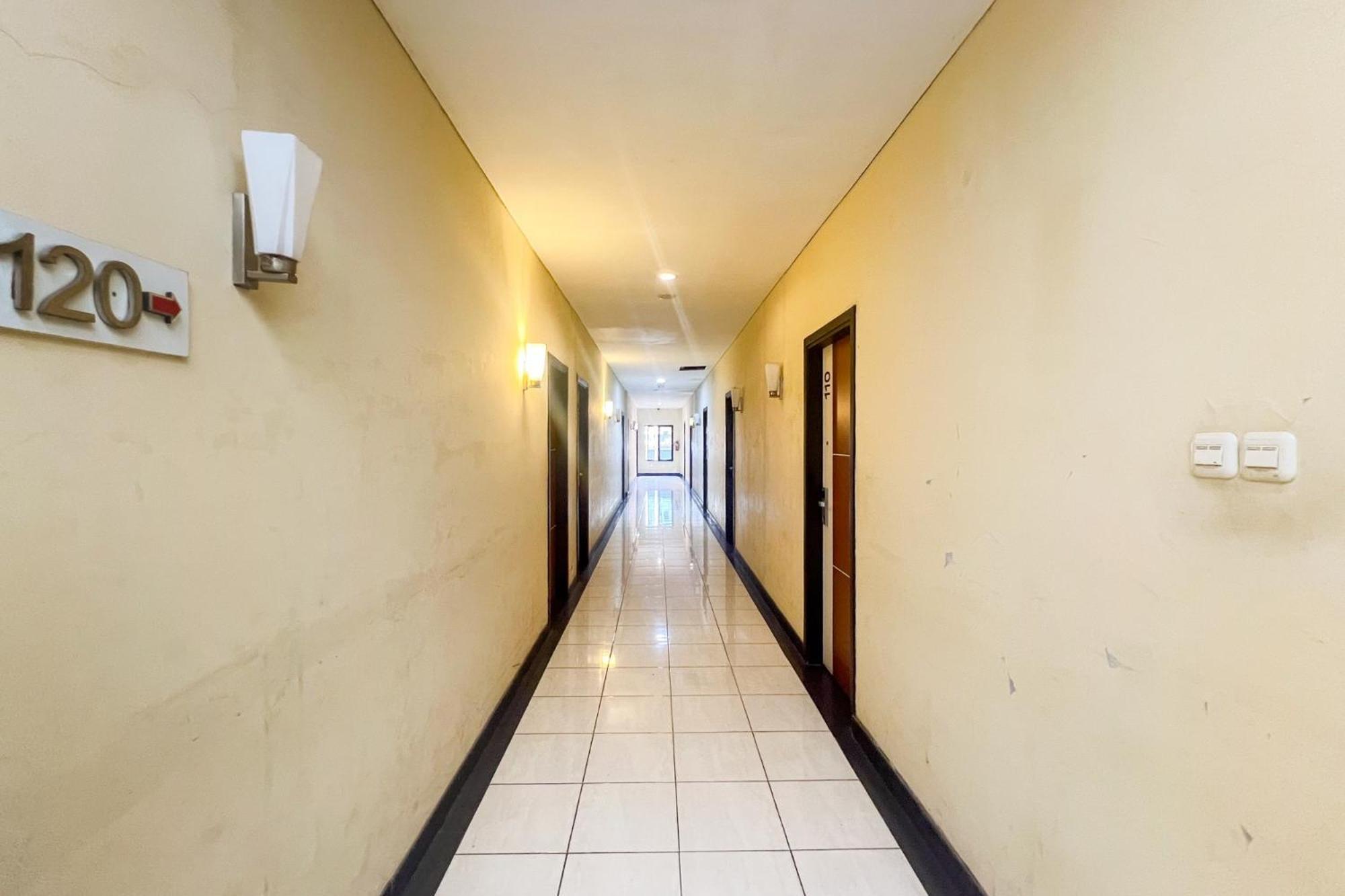 Urbanview Trisula Hotel Makassar Dış mekan fotoğraf