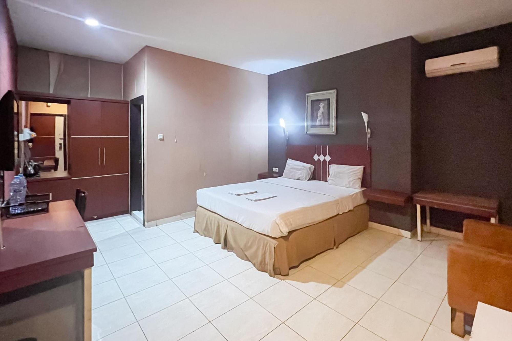 Urbanview Trisula Hotel Makassar Dış mekan fotoğraf