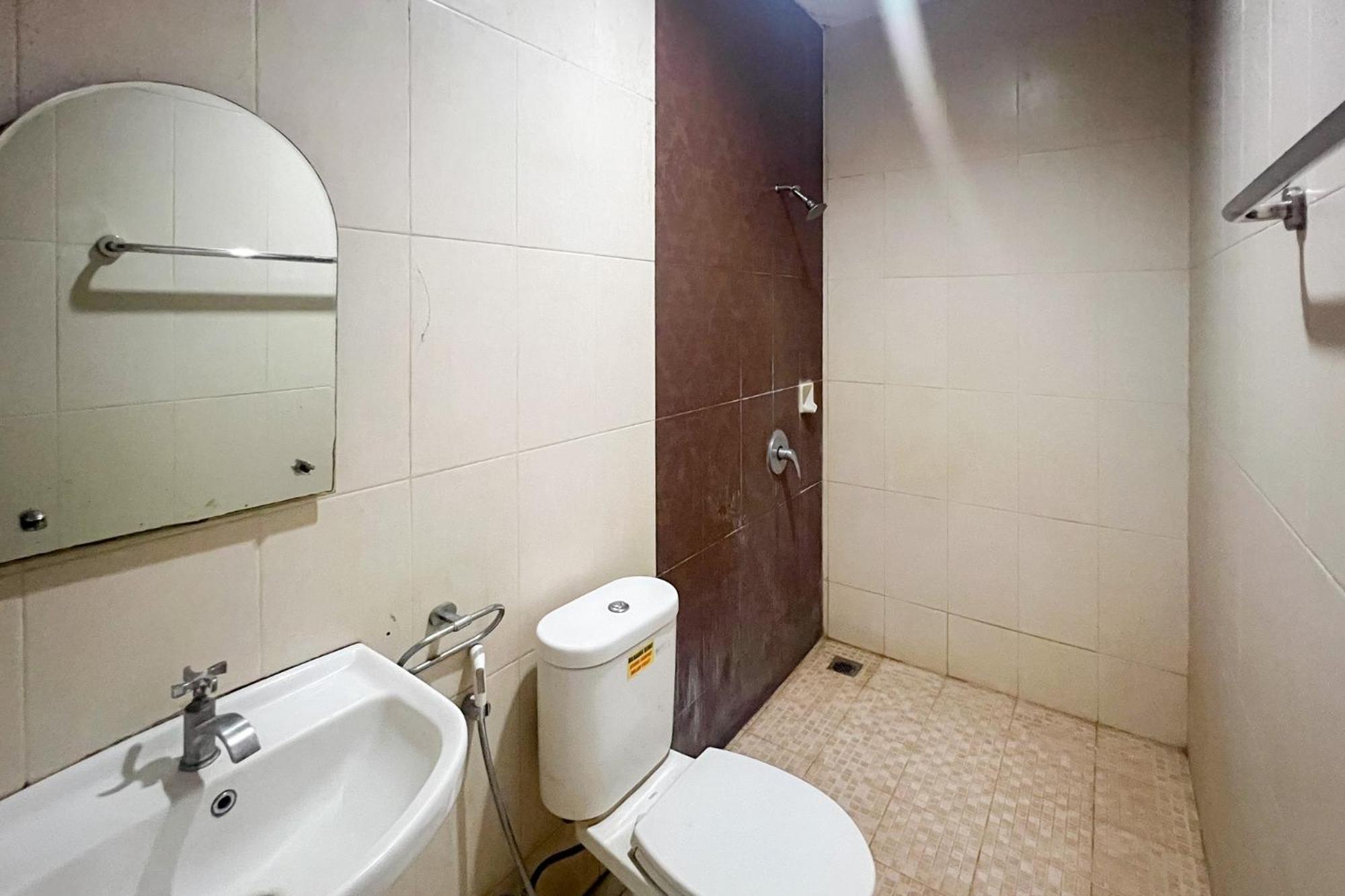 Urbanview Trisula Hotel Makassar Dış mekan fotoğraf