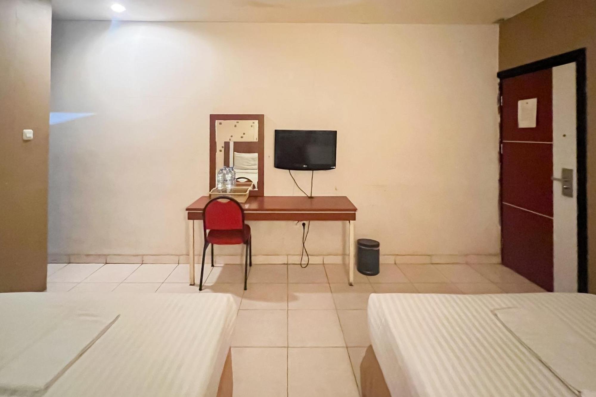 Urbanview Trisula Hotel Makassar Dış mekan fotoğraf