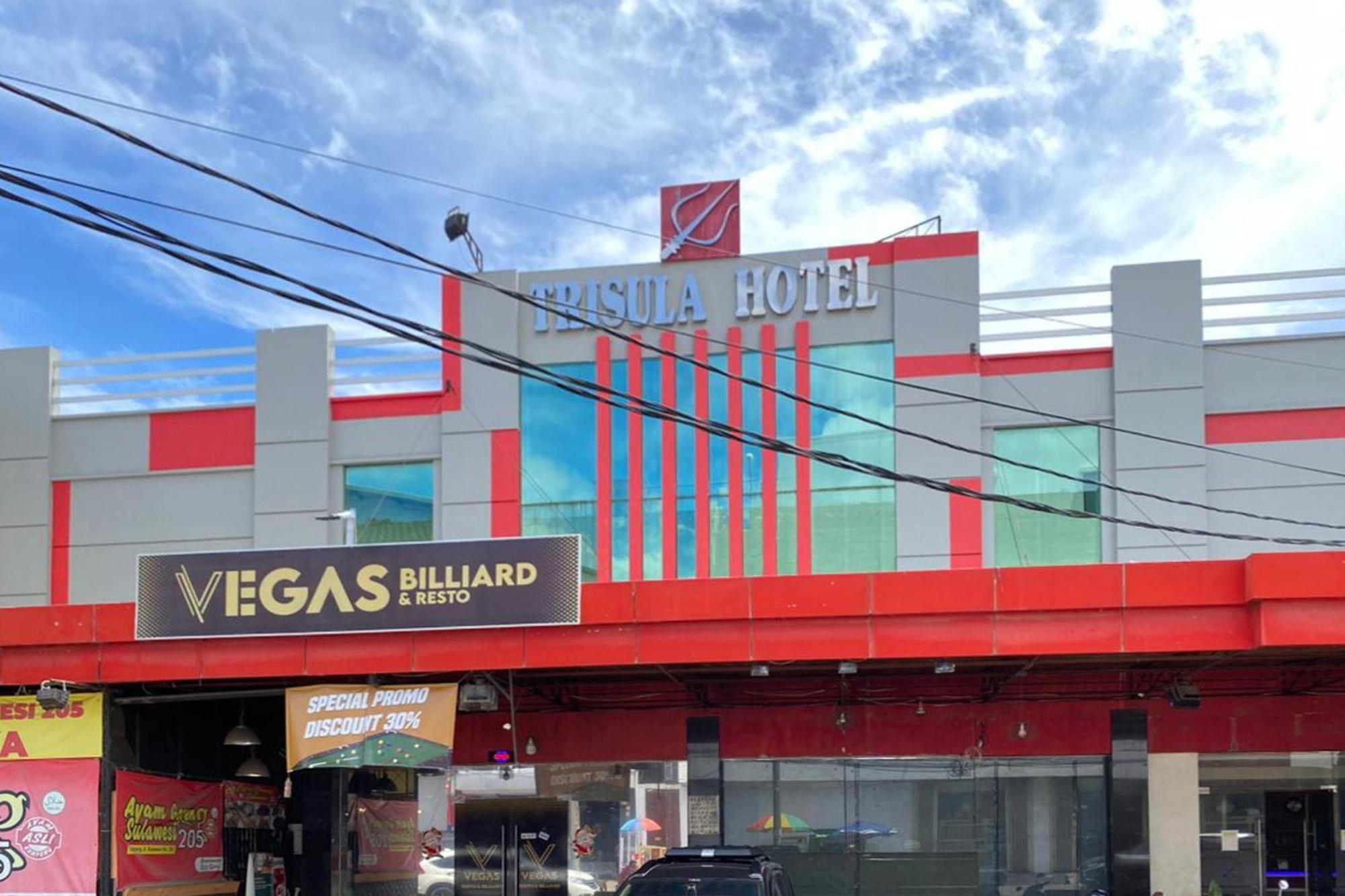 Urbanview Trisula Hotel Makassar Dış mekan fotoğraf