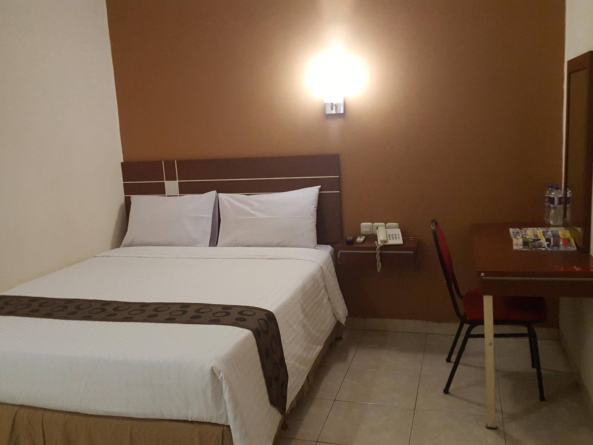 Urbanview Trisula Hotel Makassar Dış mekan fotoğraf